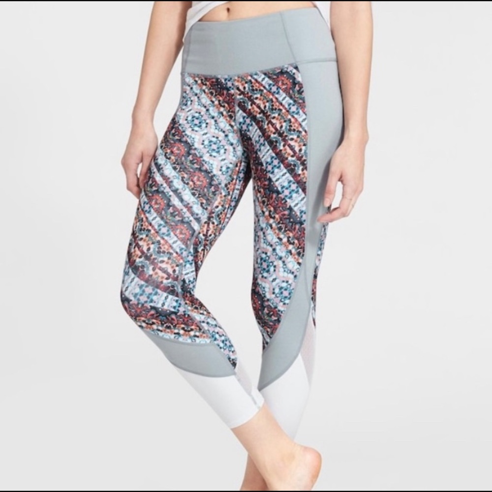 NWOT Athleta Nomad Salutation Mesh Capri